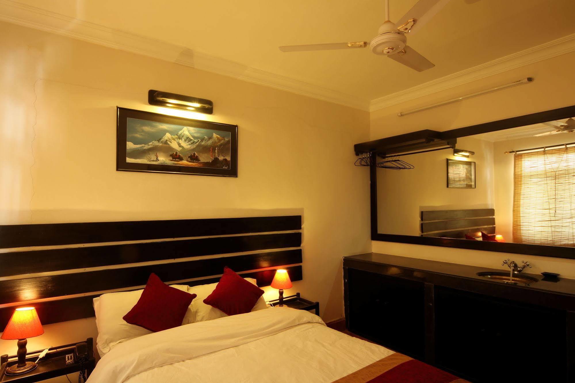 Hotel Thorong Peak カトマンズ エクステリア 写真